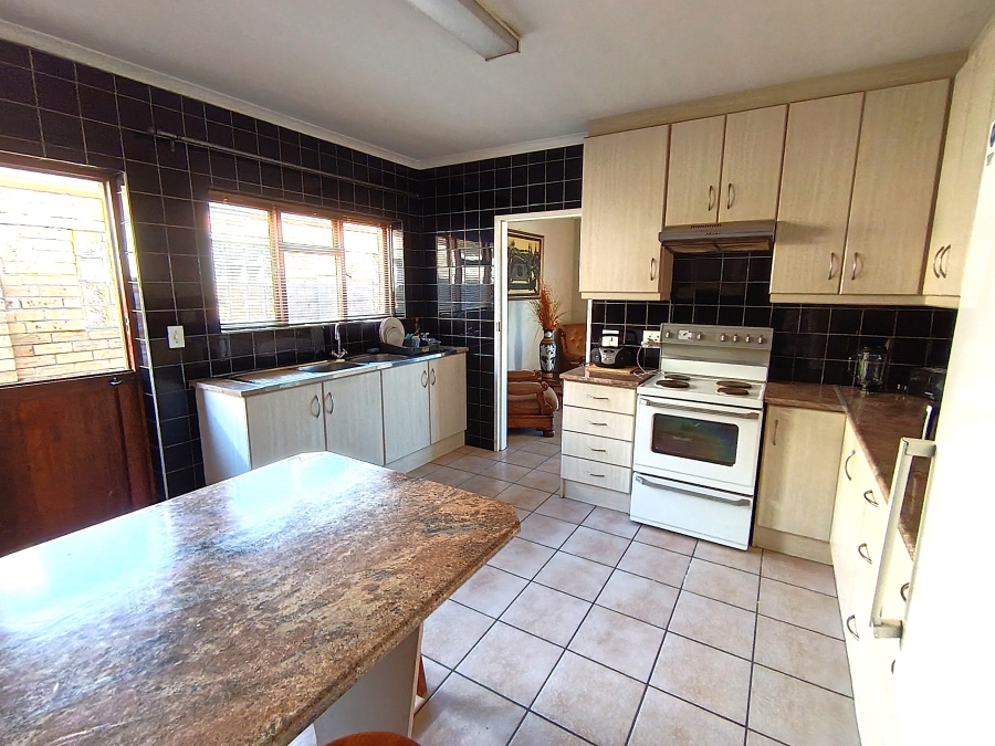To Let 4 Bedroom Property for Rent in Southfork Western Cape